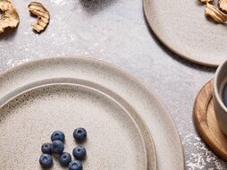 Aida Raw Sandy Beige servies sfeer 2